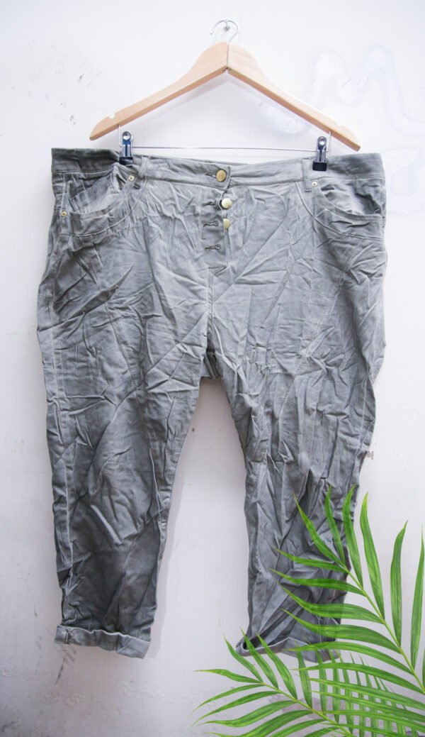 Janina | Dull Grey Three Quater Short Jeans | Width 44 | Length 34