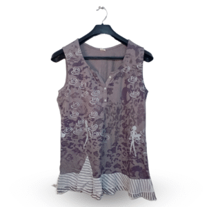Lunda.Pk V-neckline with a partial button Top | Cotton Jersey | Medium