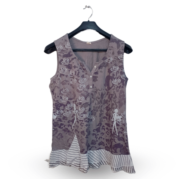 Lunda.Pk V-neckline with a partial button Top | Cotton Jersey | Medium